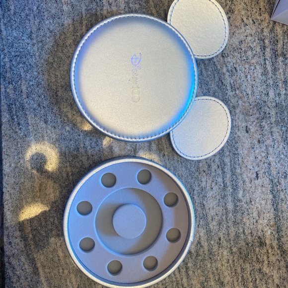 Pandora Disney 100 exclusive charm box - Picture 3 of 3